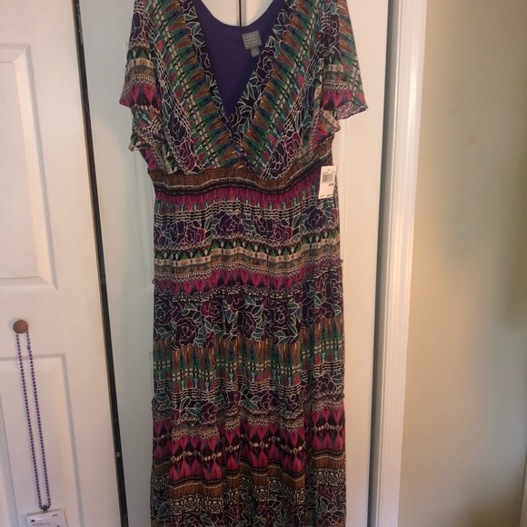 White Blouse $35 Dress $35 Other Blouses $10 - Picture 14 of 14